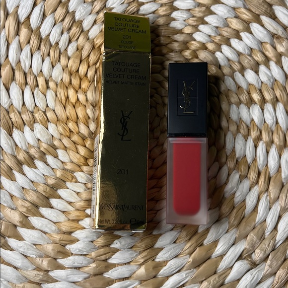 Yves Saint Laurent Tatouage Couture Velvet Cream Stain in Rouge 201 - Picture 4 of 4